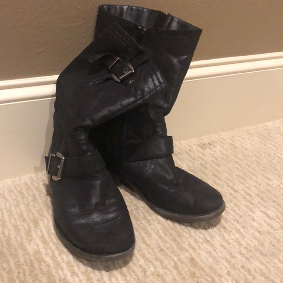 Black bare trap calf-high boots with side zipper. - Picture 2 of 3